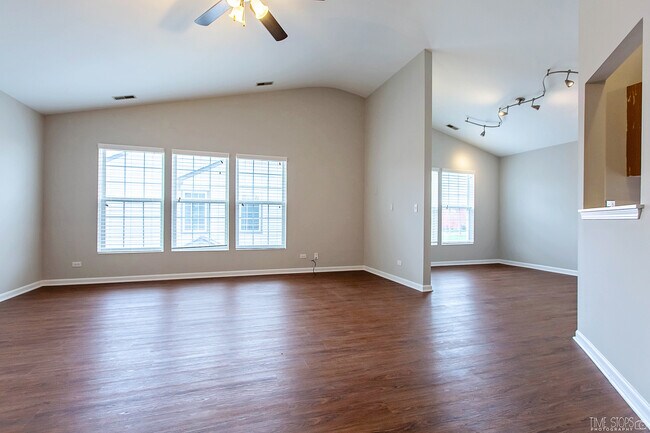 Foto del edificio - 3321 Bromley Ln