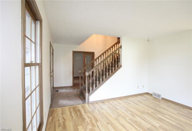 Building Photo - 3533 Parkview Dr