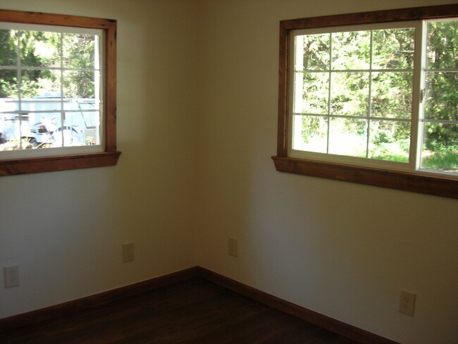 Foto del edificio - 2 Bedroom Cottage, Updated, Private yet cl...