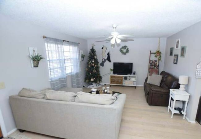 Building Photo - 314 Redbud Ln