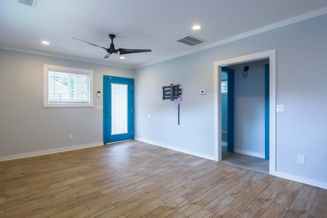 Building Photo - 1387 Lyle Ave