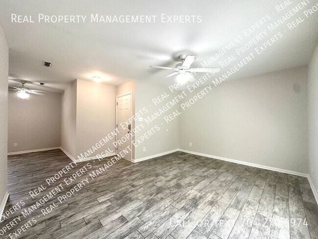 Building Photo - Charming 2BR/1BA home in Charlotte!