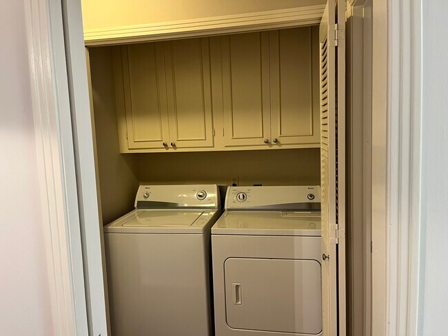 furnished W/D - 511 Chickadee Dr
