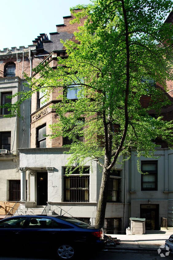 Building Photo - 314 W 88th St