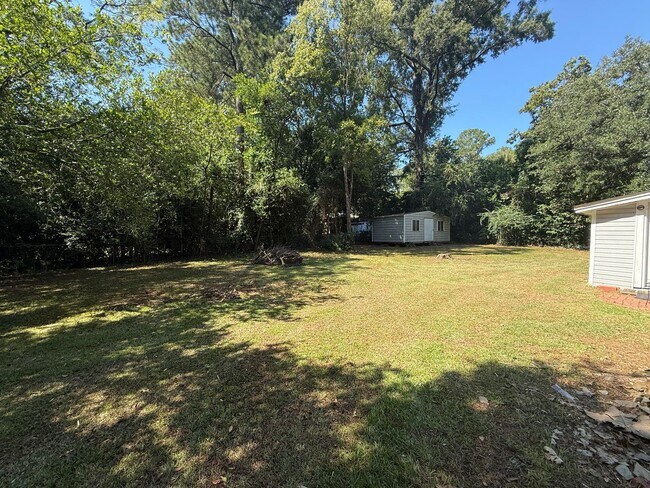 Building Photo - ** 3 bed 1 bath located in Dalraida ** Cal...