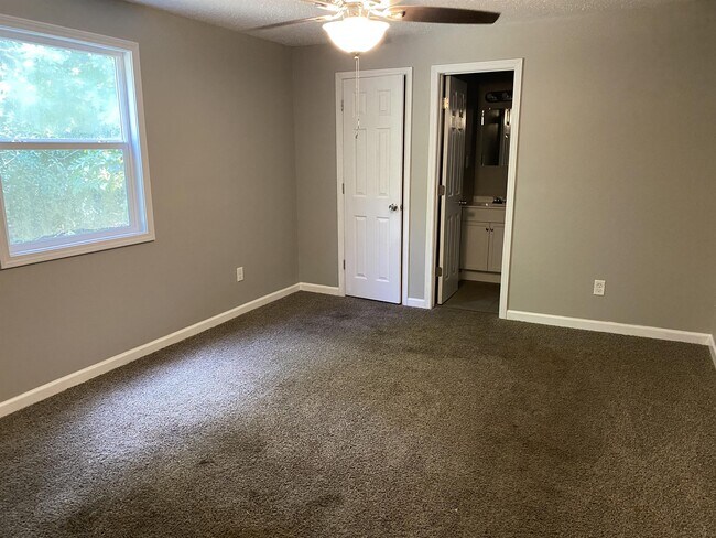 Building Photo - 3921 Brookmont Dr