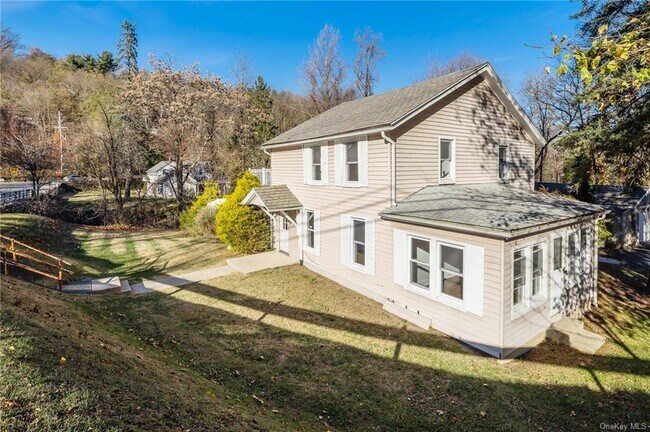 Building Photo - 122 Rosman Rd