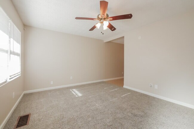 Foto del edificio - 8872 Channing Dr