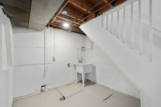 Building Photo - AVAILABLE MAY 1ST — STUNNING 3-BEDROOM HOME IN PENN HILLS!