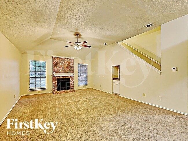 Building Photo - 811 W Lynn Creek Dr