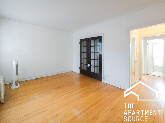 Building Photo - 4405 N Greenview Ave
