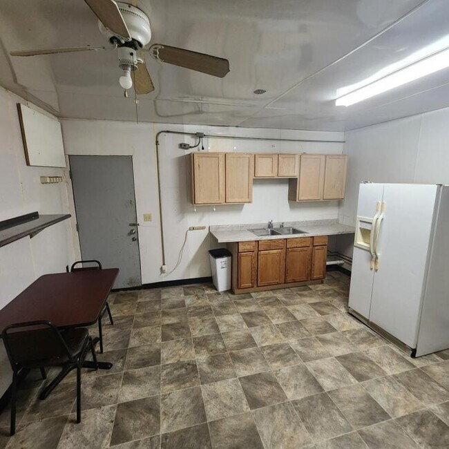 Building Photo - 309 W High St