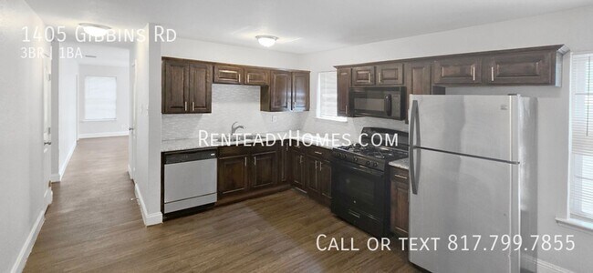 Building Photo - 1405 Gibbins Rd