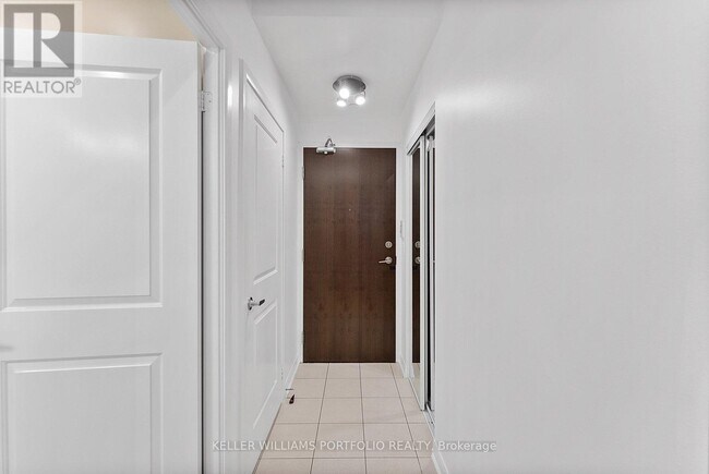 Photo du bâtiment - 205 Sherway Gardens Rd