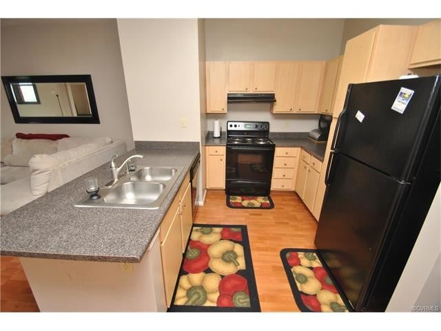 Kitchen - 604 Bristol Village Dr