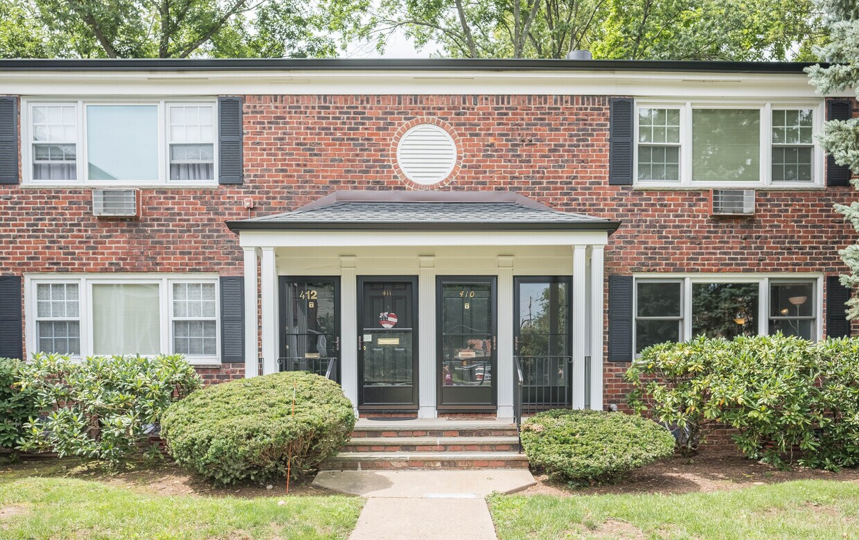 Primary Photo - 409 Pitney Pl