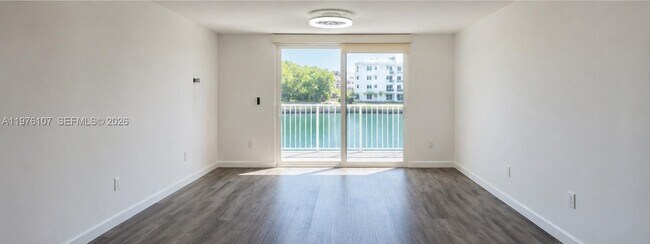 Foto del edificio - 4000 NE 170th St