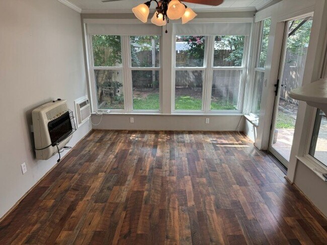 Foto del edificio - 126 Marshland Ln