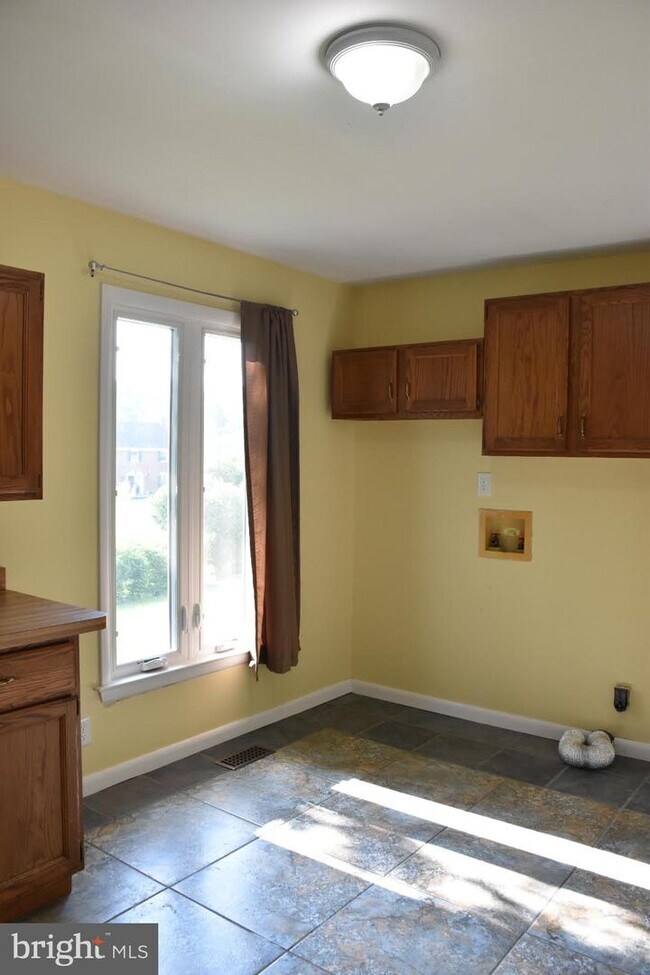 Building Photo - 4 Quail Run Dr