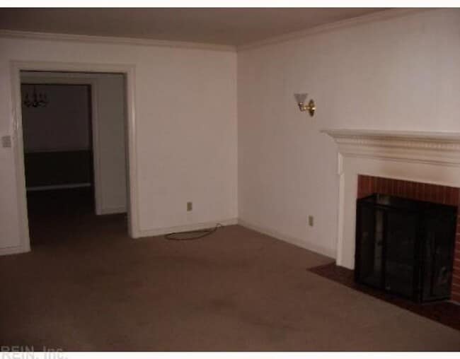 Building Photo - 3812 Cedar Ln