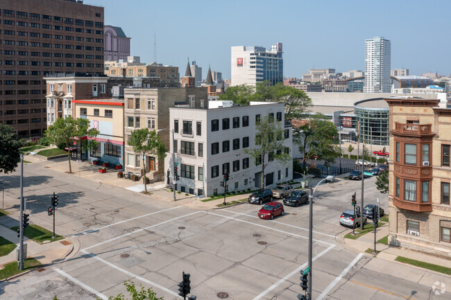 Building Photo - 1245 N Milwaukee St