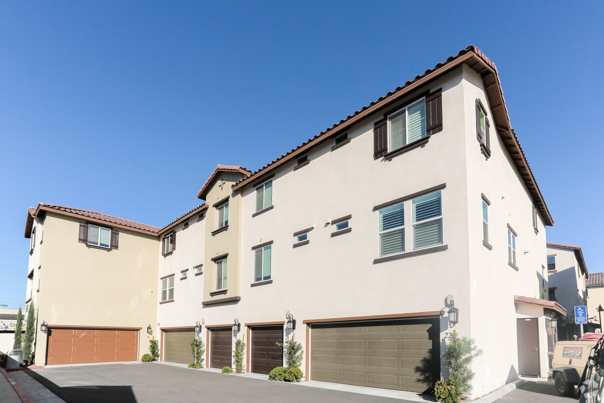 First and Pacific Townhomes Santa Ana, CA