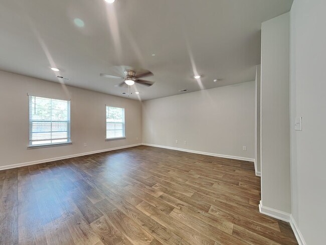 Foto del edificio - 498 Blue Garden Wy