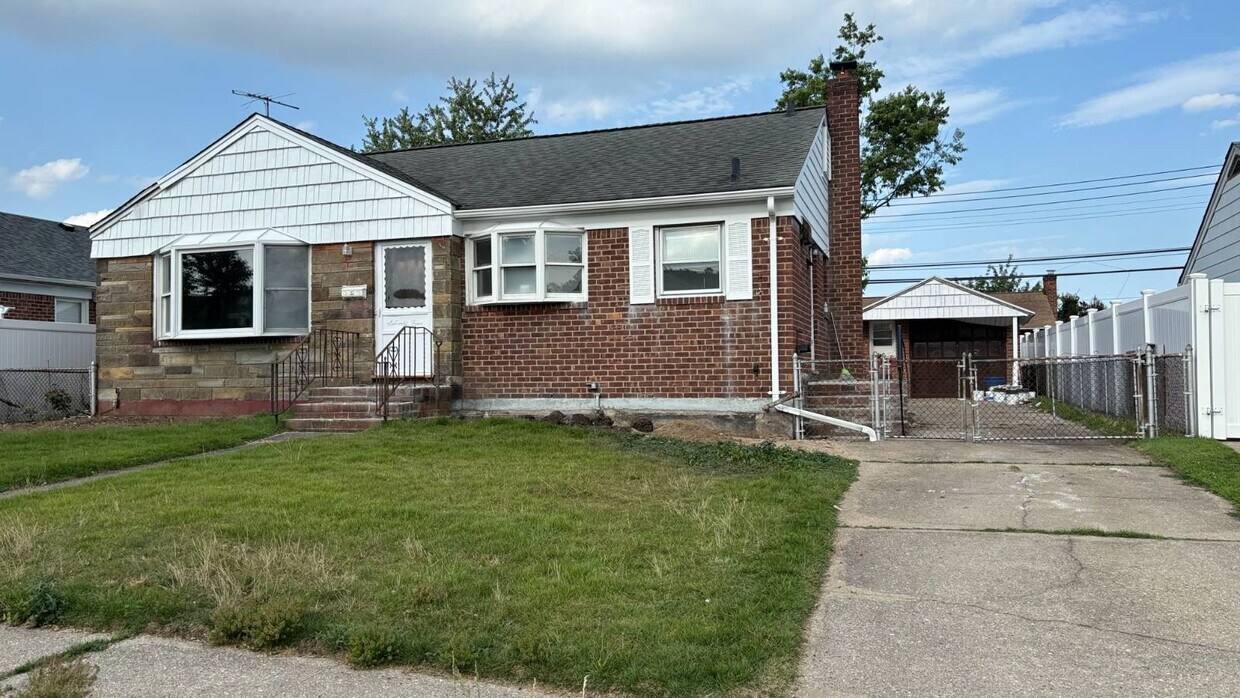 Primary Photo - 74 Bette Rd