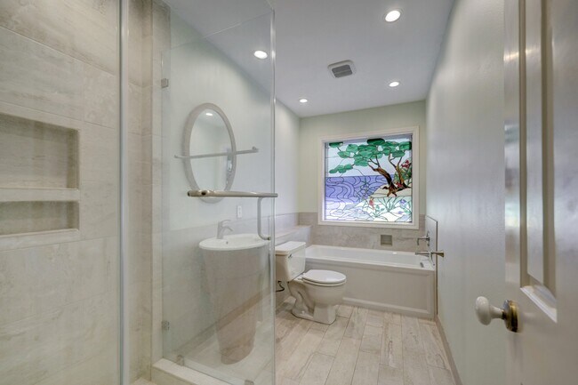 Foto del edificio - 12811 Ashford Hills Dr