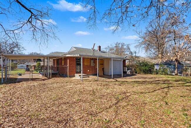 Building Photo - Stunning 3 bedroom 1 bath Home For Rent - Open To Section 8