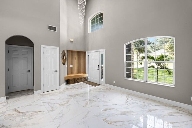 Foto del edificio - Fully Remodeled 5/4 Art Deco-Inspired Home...