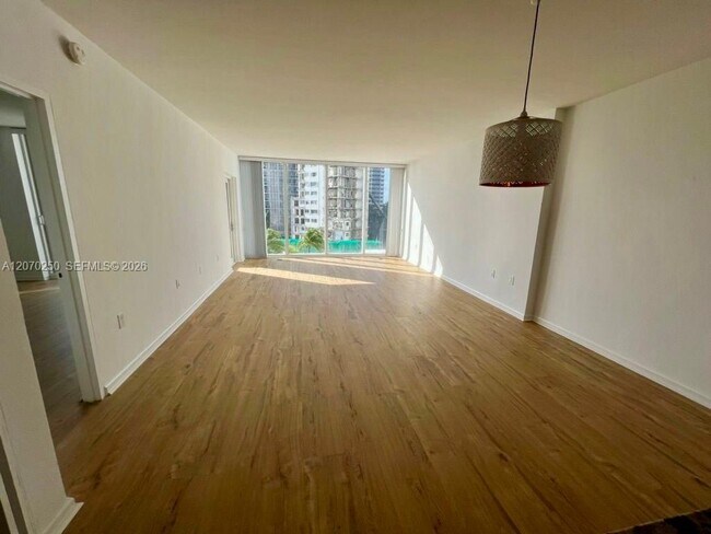 Foto del edificio - 10275 Collins Ave