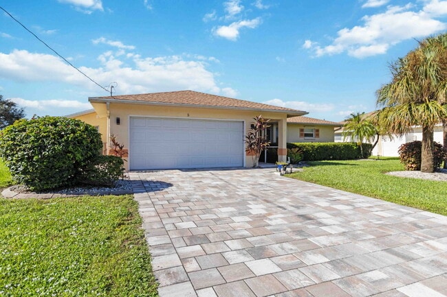 Foto del edificio - "Fully Furnished 3-Bedroom, pool home in Rotonda West!"