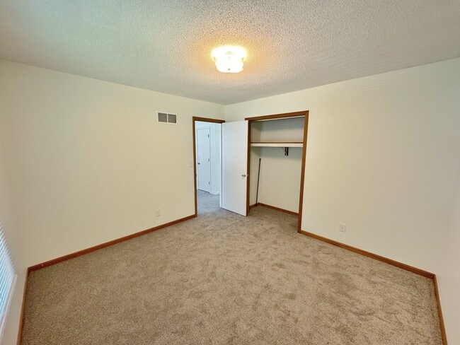 Building Photo - 802 N College St