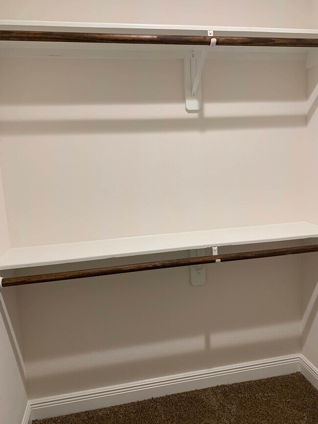 Foto del edificio - 5622 Ridgeway Dr