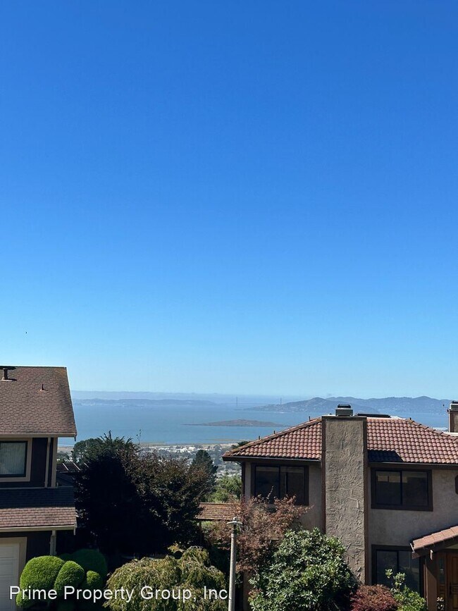 Foto del edificio - 3 br, 2.5 bath House - 2221 Pinehurst Way ...