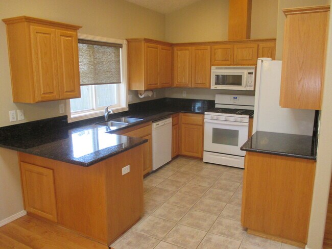 Building Photo - Three Bedroom Home in North Salem with Vaulted Ceiling and Skylight