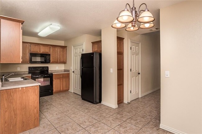 Building Photo - 4048 Glenstone Terrace