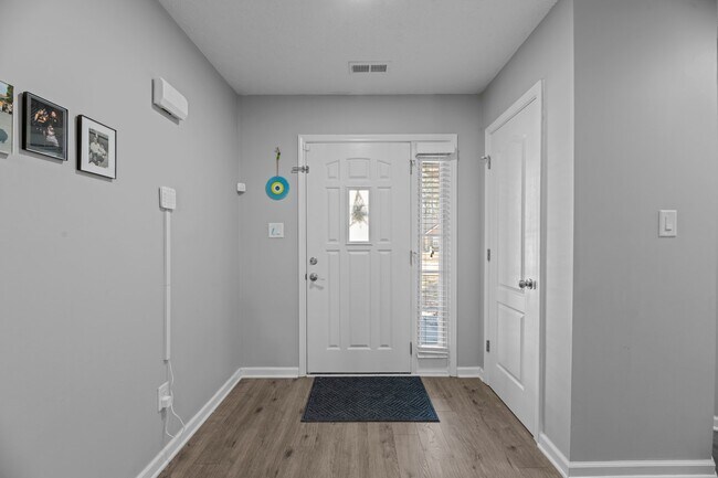 Foto del edificio - 105 Patriot Ct