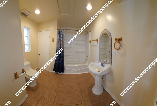 Building Photo - Available Now! Conveniently Located 3 Bedroom, 2 Bathroom and 1,400 Sq Ft. Home in the Heart of A...