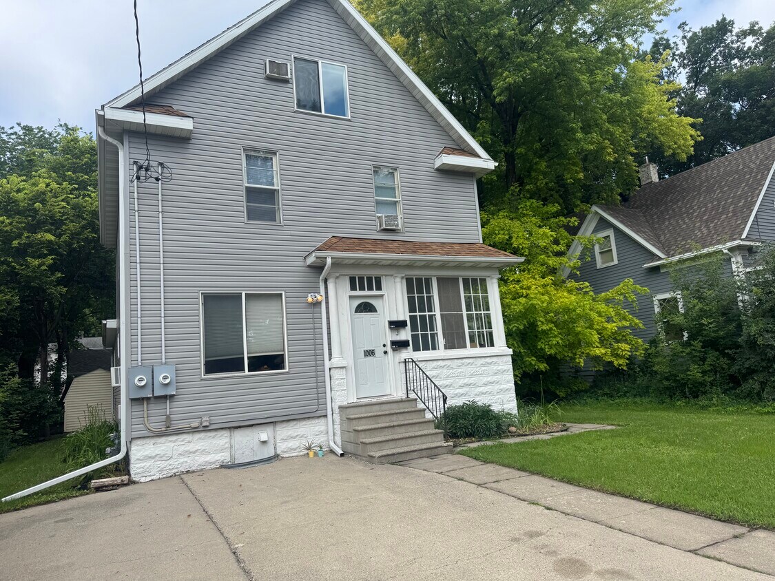 Primary Photo - 1006 10th St N