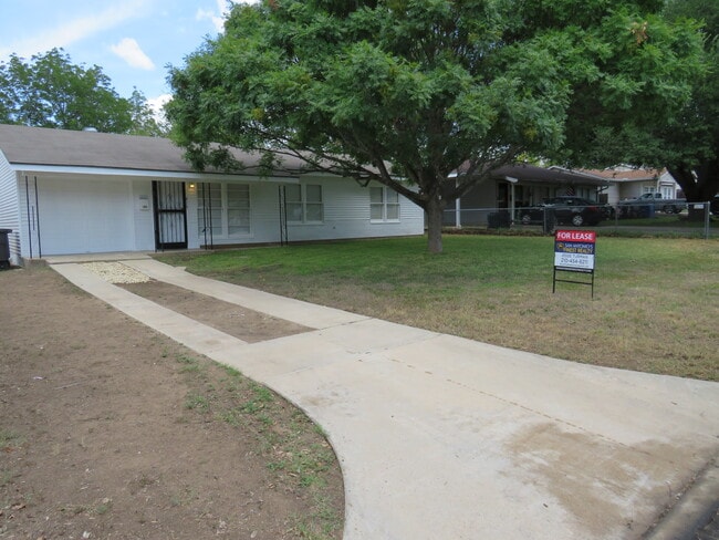 Building Photo - 419 Anton Dr