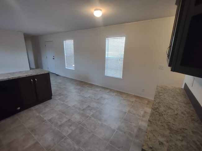 Building Photo - 2304 Wellington Green Dr