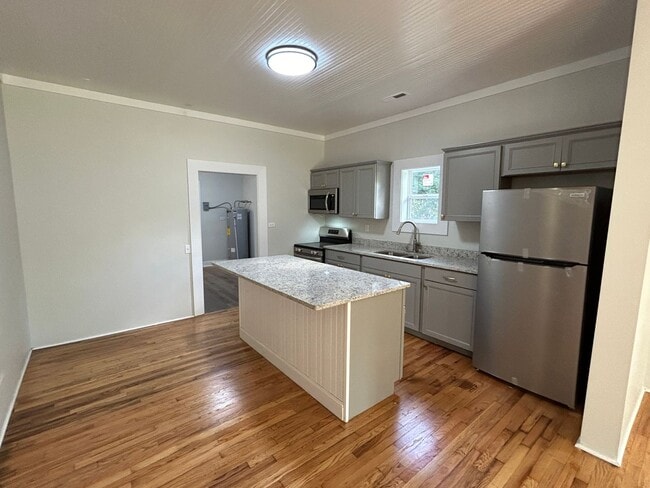 Building Photo - 401 Francis St E