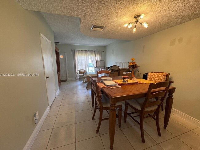 Building Photo - 16682 Hemingway Dr