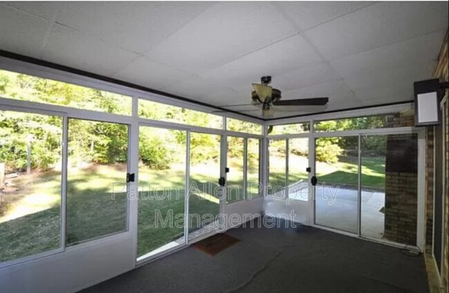 Building Photo - 186 Haywood Knolls Dr