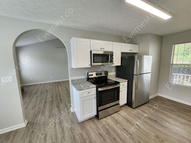 Foto del edificio - 707 Cloverdale Dr