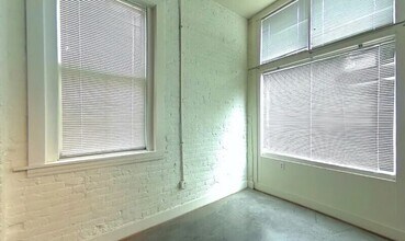 Building Photo - 301 Goshen St