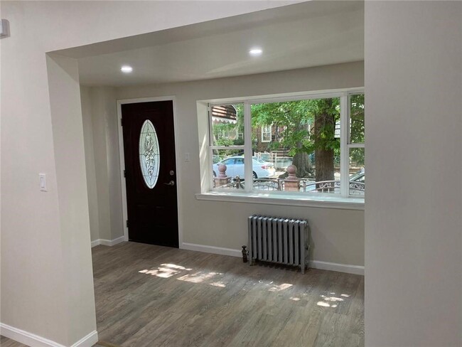 Foto del edificio - 1790 E 48th St
