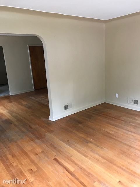 Building Photo - 4 br, 1.5 bath House - 2917 Temple St